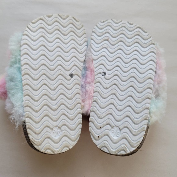 Wonder Nation Tie Dye Open Toe Fuzzy Sandals - Picture 6 of 7